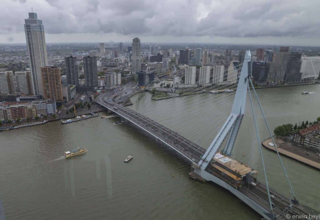 erasmusbrug in onderhoud